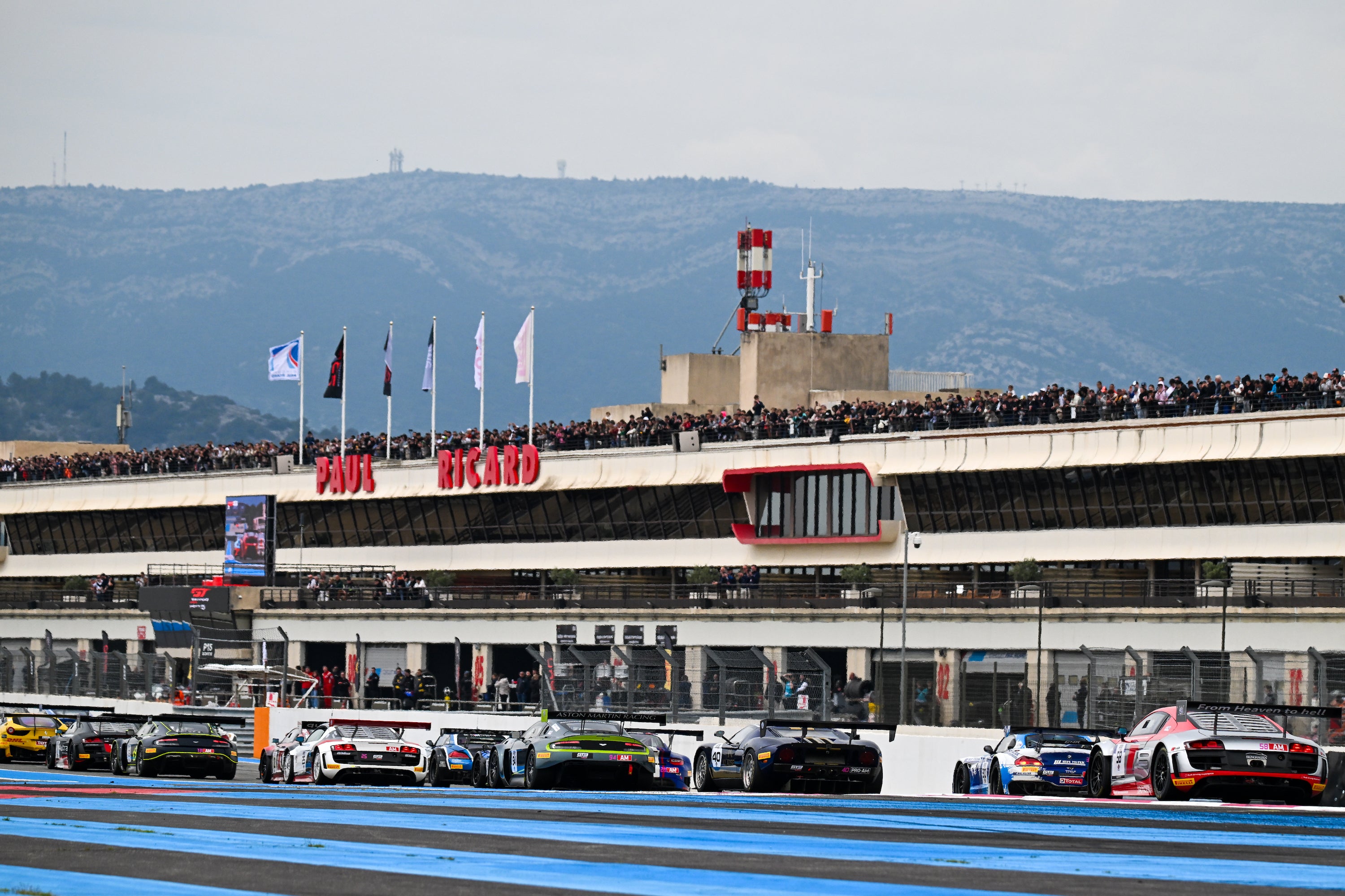 Revival-Race2-Start-PZ8_8230 copy.JPG__PID:f629db23-a677-4dce-ad96-c965072351ea